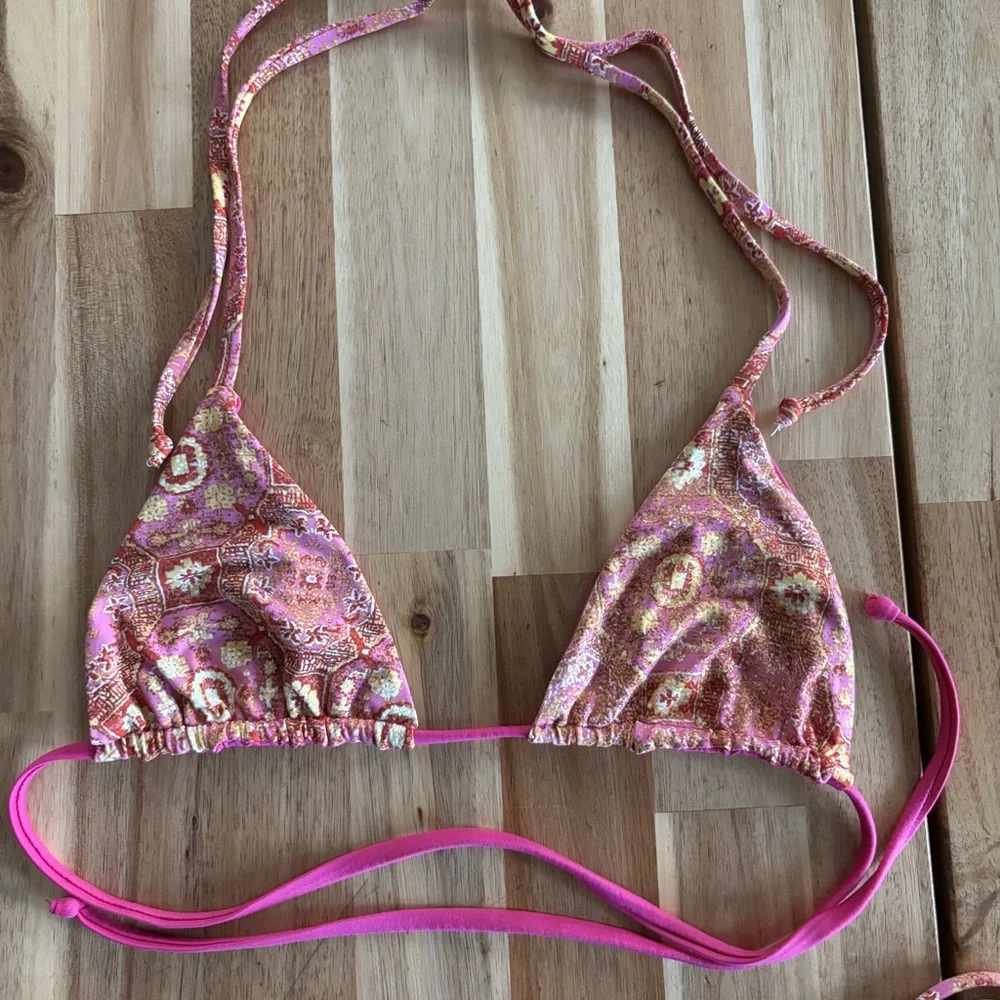 Frankie’s Bikinis Set - Picture 2 of 11